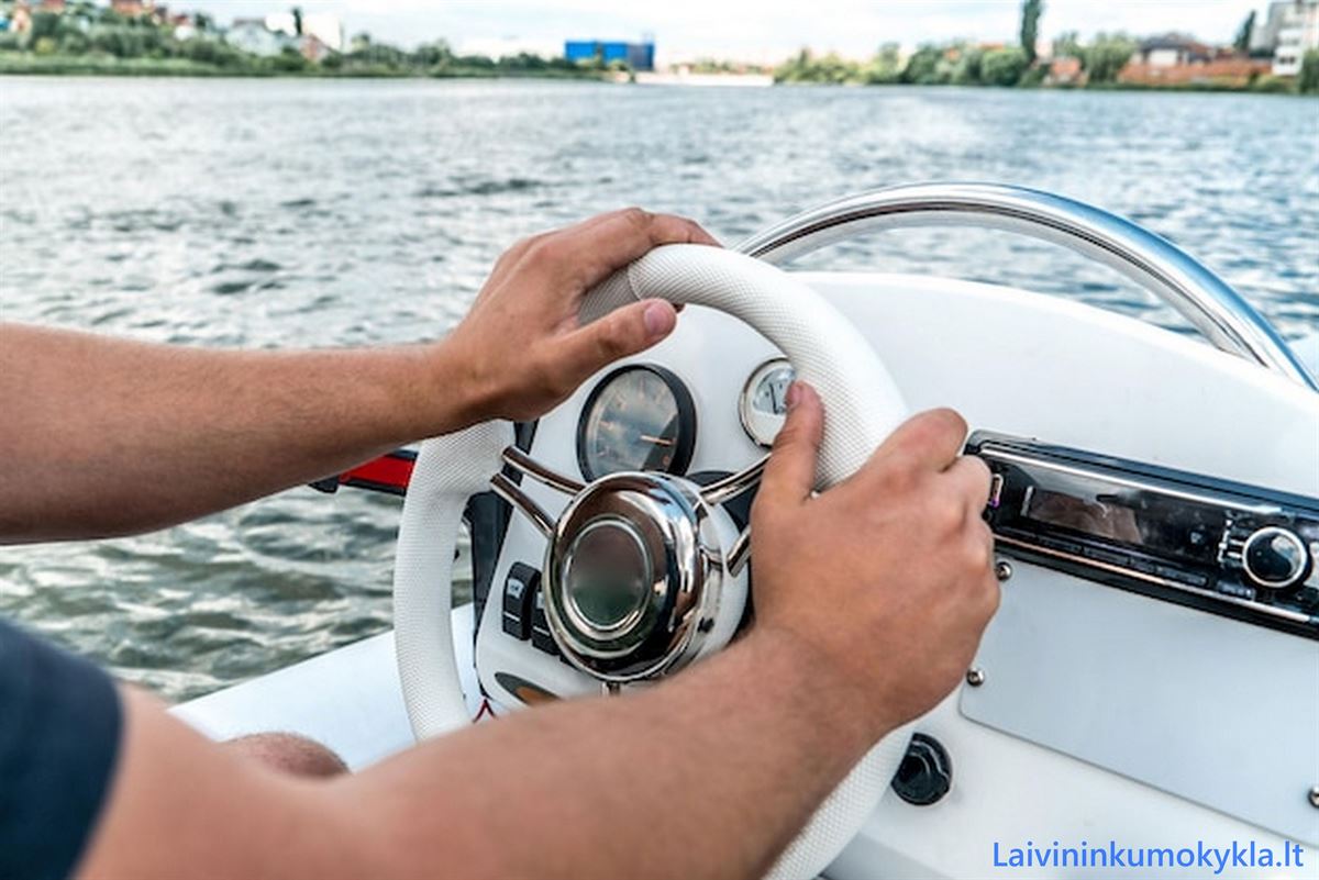 Kodel Laivuose, skirtuose keleiviams vežti, turi būti ne daugiau keleivių negu yra leista kompetentingų institucijųGreitaeigiuose laivuose negali būti daugiau žmonių, negu yra sėdynių.